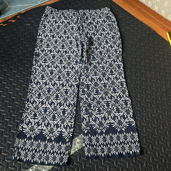 Ann Taylor pull on wide leg pants - Picture 5 of 6